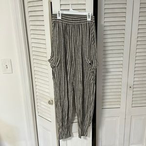 Urban Outfitters BDG baggy, linen, cargos. Size: small.